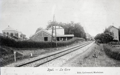 IZEL-entrée gare-1 voie.jpg